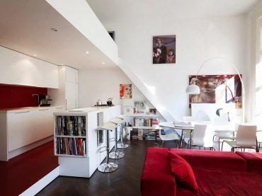 nowoczesne mieszkanie w bieli i czerwieni - to zestaw kolorów, których specjalnie nie kocham, ale to wnętrze rzekło...