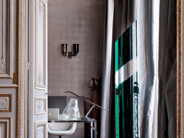 szykowny i elegancki apartament w Paryżu, gdzie połączono historię, klasykę styl i nowoczesność.