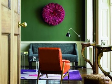 Zielona ściana w salonie (31315)