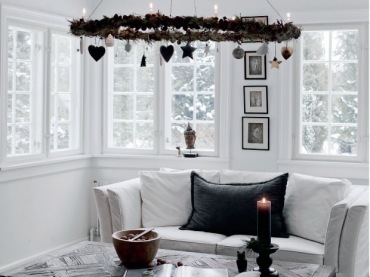niesamowity domek w stylu skandynawskim - nigdy bym nie pomyślała, że czarny kolor pasuje również na okres świąt i na...