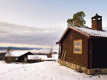 patrząc na ten drewniany dom nad jeziorem w zimnej Skandynawii robi mi się przyjemnie ciepło i przestaje myśleć o...