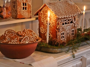 piernikowe gwiazdki, domki i szyszki z igliwiem, to świąteczna tradycja sprzed wielu , wielu lat... kojarzy się z ciepłem i rodzinnymi świętami bożonarodzeniowymi. Wiejski styl, to klasyka pośród wszystkich dekoracji...