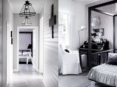 Metalowo-szklane lampy klatki,białe fotele w klnianych ubrankach,czarne łóżko z ramami (48150)