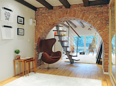 Salon ze ścianą z cegły,cegła w salonie,aranzacje z cegłą,spiralne schody,krecone schody (33097)