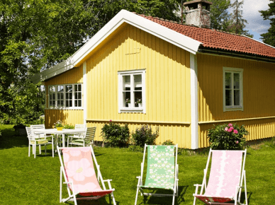 Żółto-różówy domek wiejski (9818)