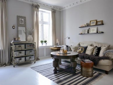 Industrialna metalowa komoda i puf,stylowy okrągły stół i nowoczesna sofa ze skandynawskim dywanem w salonie (23950)