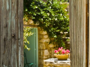 dom w turkusach - piękny, marzenie na lato,piękne tarasy,roślinność,białe lepiankowe ściany,pastelowe dekoracje,...
