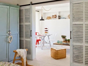 nawet na 37 m2 można urządzić się pysznie, prosto i spędzać w małym domku piękne wakacje.kamień, bambusowe dachy,...