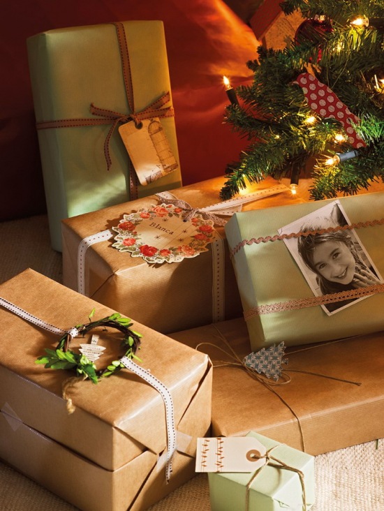 Pomysł na proste papierowe dekoracje świątecznych prezentów