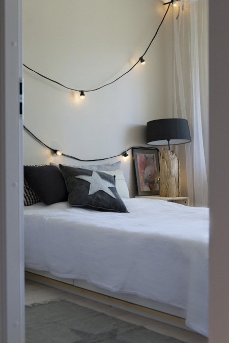 Girlanda świetlna jako romantyczna dekoracja sypialni