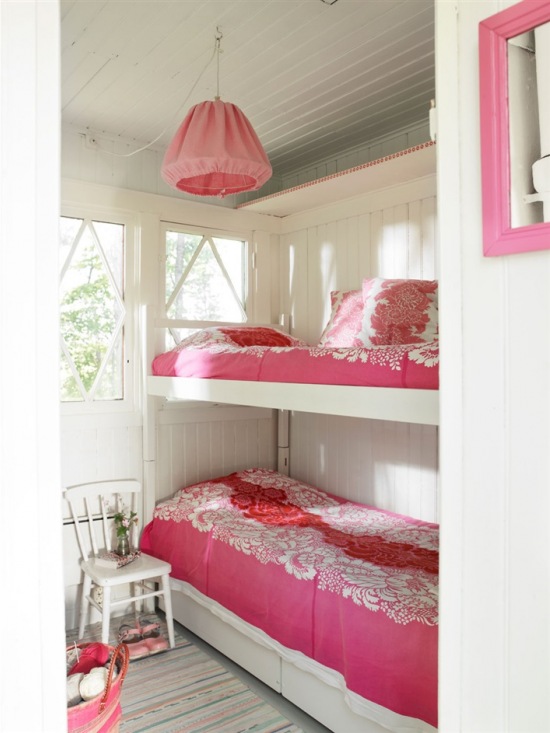 Biało-różowy pokój dla dzieci