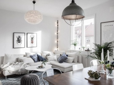 Mieszkanie według skandynawskich reguł - białe ściany, drewniane meble w odcieniach retro brązu lub spłowiałego błękitu...