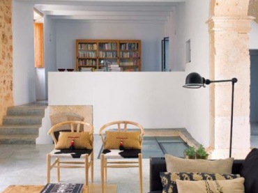 Na Majorce powstał nowy - stary dom z dawnego młyna. Przywrócono mu świetność, klasę i ciepło rodzinnego...