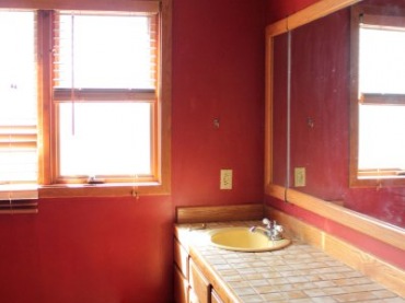 Czerwone ściany w łazience (42034)