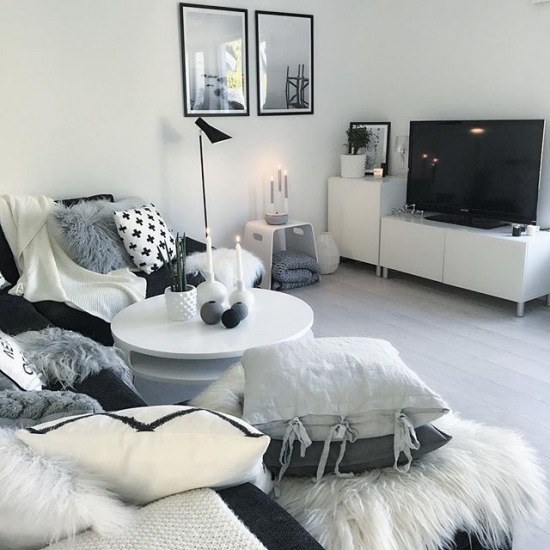 Biało-szary salon w stylu skandynawskim