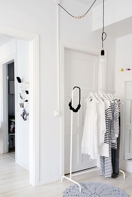 Jak przechowywać ubrania w mieszkaniu bez szafy? – LEMONIZE.ME
