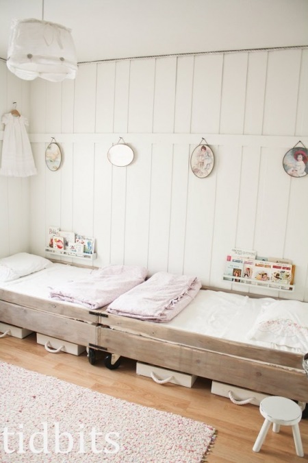 Dziecięce łóżka z drewnianych palet na kólkach