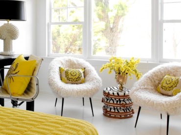Biało-żółta sypialnia,żółty kolor we wnętrzach,żółty kolor na scianie,żółte akcenty w mieszkaniu,jak dekorować dom w żółtym kolorze,jak używać żółtego koloru,żółte dekoracje i dodatki do wnętrz,co pasuje do żółtego kolor (34060)