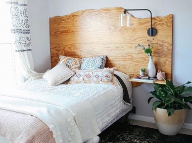 Oryginalne wezgłowie z drewna w małej sypialni (52647)