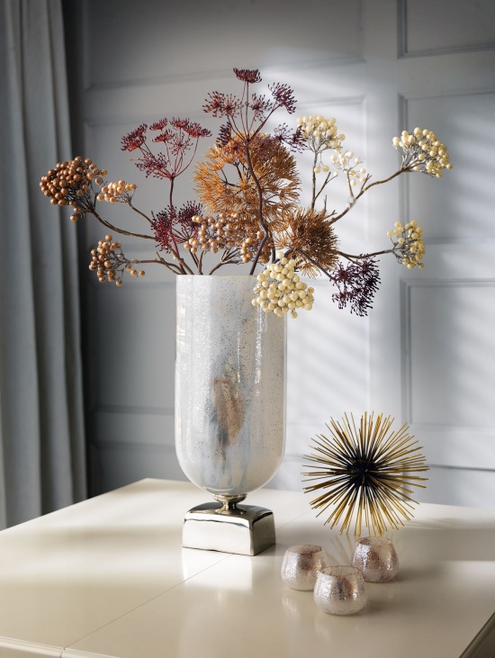 Zimowe kwiaty jako elegancka dekoracja salonu