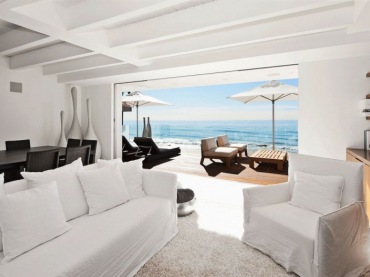 piękna, nowoczesna bryła włoskiego domu na  nadmorskiej plaży - mój hit...
