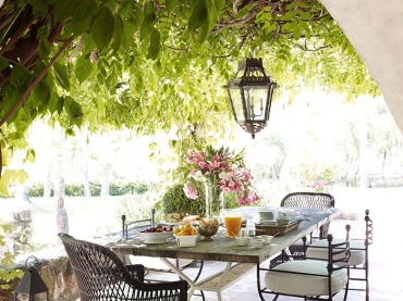 tradycyjny i piękny dom amerykańskiej aktorki Reese Witherspoon w Kalifornii. Ciepły, z klasą i elegancki,