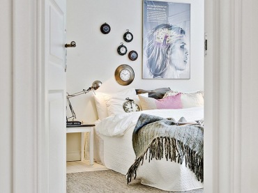 Aranżacja białej sypialni w stylu skandynawskim (27703)