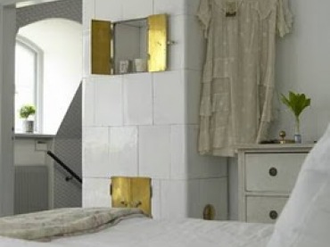 wyjątkowa sypialnia - romantyczna, z olbrzymim ceramicznym piecem, który dominuje w tym wnętrzu. Ale taki może  - to...
