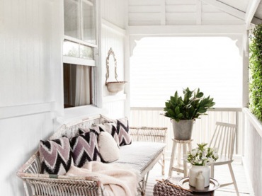 pięknie odremontowany 19-wieczny domek w Australii - biały, delikatny, w stylu cottage. mamy więc naturalne materiały :...