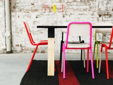 Kolorowe krzesła w jadalni neon (31119)