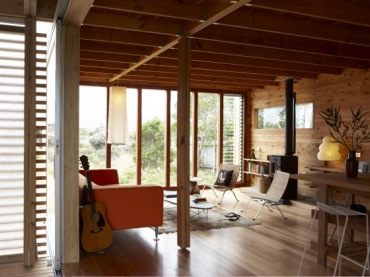 drewniany dom, ale w zupełnie nowej architekturze - jest prosty, surowy i elegancki. To dom na czas urlopu i spotkań z przyjaciółmi. Przestronny, prześwietlony i urządzony ze...