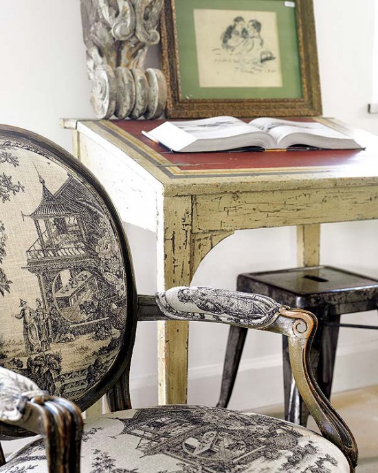Francuskie krzesło i sekretarzyk w stylu vintage