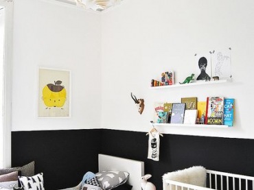 Lamperie z czarnej farby tablicowej,szafa pomalowana czarną farbą tablicową,drzwi szafy pomalowane farbą tablicową,czarna tablica na ścianie w pokoju dziecięcym,czarna farba tablicowa na ścianie w pokoju dziecięcym,tablicowa farba,magnetyczn (37819)
