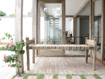Najpiękniejszy i najcieplejszy dom wakacyjny ! dom w Brazylii, który świetnie pokazuje nowe, moderne oblicze stylu rustykalnego w połączeniu z etnicznymi dodatkami.Wspaniały, z naturalnym, prostym drewnem,z basenem, lnianymi , zwiewnymi tkaninami, wręcz unikalny...