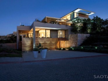 któż by pomyślał, że ten nowoczesny, nadmorski dom znajduje się w Afryce ? to awangardowa bryła afrykańskiej...