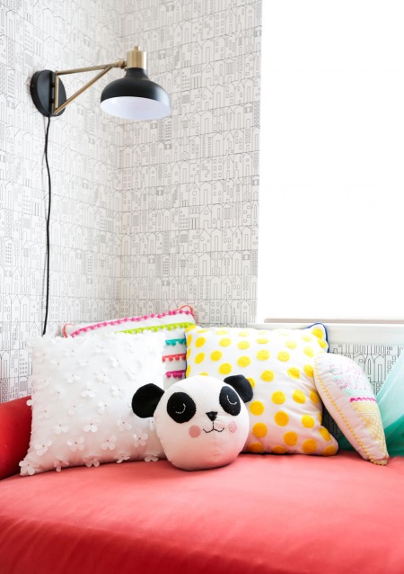Poduszki i kolorowe dodatki do pokoju dziecięcego