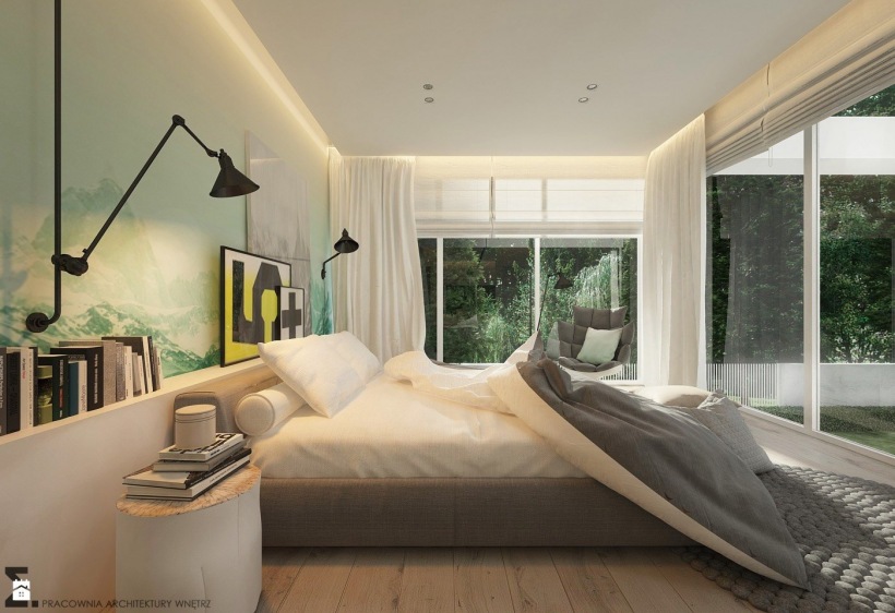 Sypialnia w nowoczesnym stylu z dużymi oknami