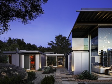 piękny, nowoczesny dom w Kalifornii , który urzeka ciekawą, otwartą architekturą. Wspaniale wkomponowany w krajobraz...