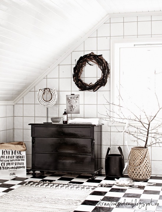 Biało-czarna łazienka w skandynawskiej aranżacji