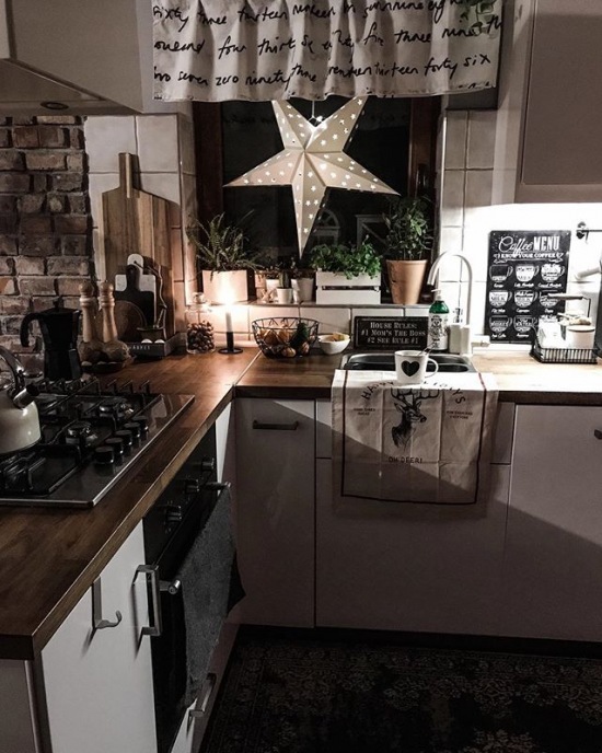 Gwiazda świąteczna jako dekoracja kuchni