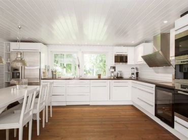 skandynawska aranżacja - to otwarta przestrzeń kuchni z salonem, nowoczesna, ale lekko w wiejskim stylu. Piękne,...