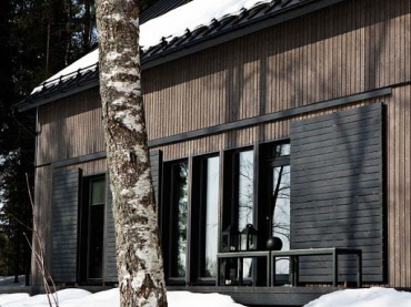 Dom w Finlandii, beton, drewno, szkło, czarny i biały, pośród lasów, w samej   naturze.Skandynawski styl z nutka...