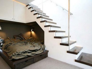 Łóżko pod schodami (4835)
