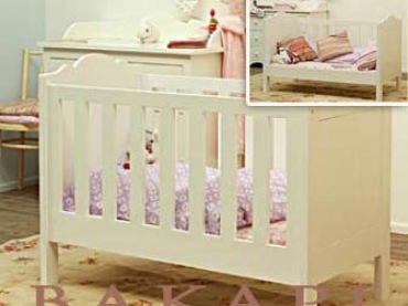 Stylowe łóżeczko dziecięce. Wykonane z drewna zapewnia solidność i trwałość w użyciu.Ciekawy kształt doda miłego stylu...
