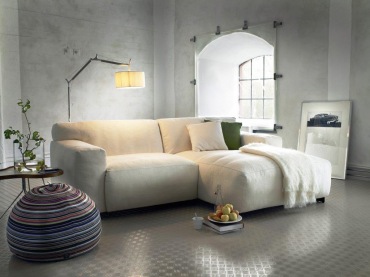 sofa Zeus dostępna w ofercie salonów Inne Meble. Można ją obić tkaniną lub skórą. Komfort sofy został zwiększony przez...