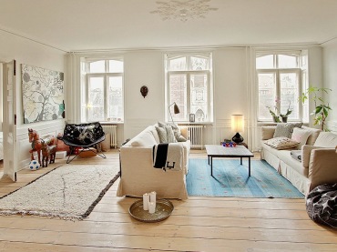  przytulnie, ciepło, ale zdecydowanie po skandynawsku - salon w duńskim mieszkaniu