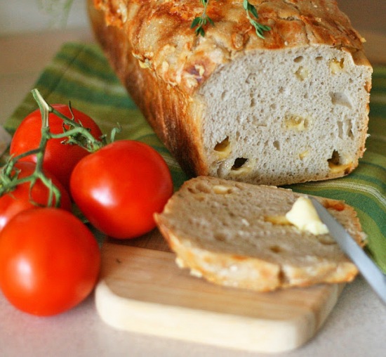 Chleb żytni z serem żółtym