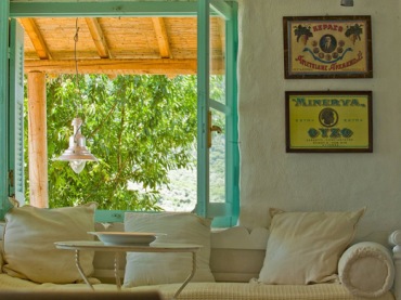 dom w turkusach - piękny, marzenie na lato,piękne tarasy,roślinność,białe lepiankowe ściany,pastelowe dekoracje,...