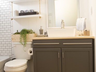 Idealnie wyważone proporcje pomiędzy poszczególnymi strefami łazienki potęgują wrażenie schludności i ładu. Prostota...