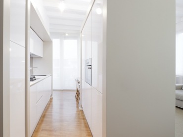 mocno stonowany, minimalistyczny i skromny wystrój mieszkania - to wyjątkowo łagodne barwy i formy